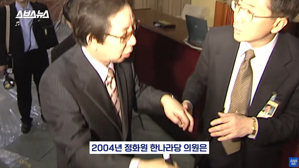 카메라 의식하는 안내견 조이 | 인스티즈