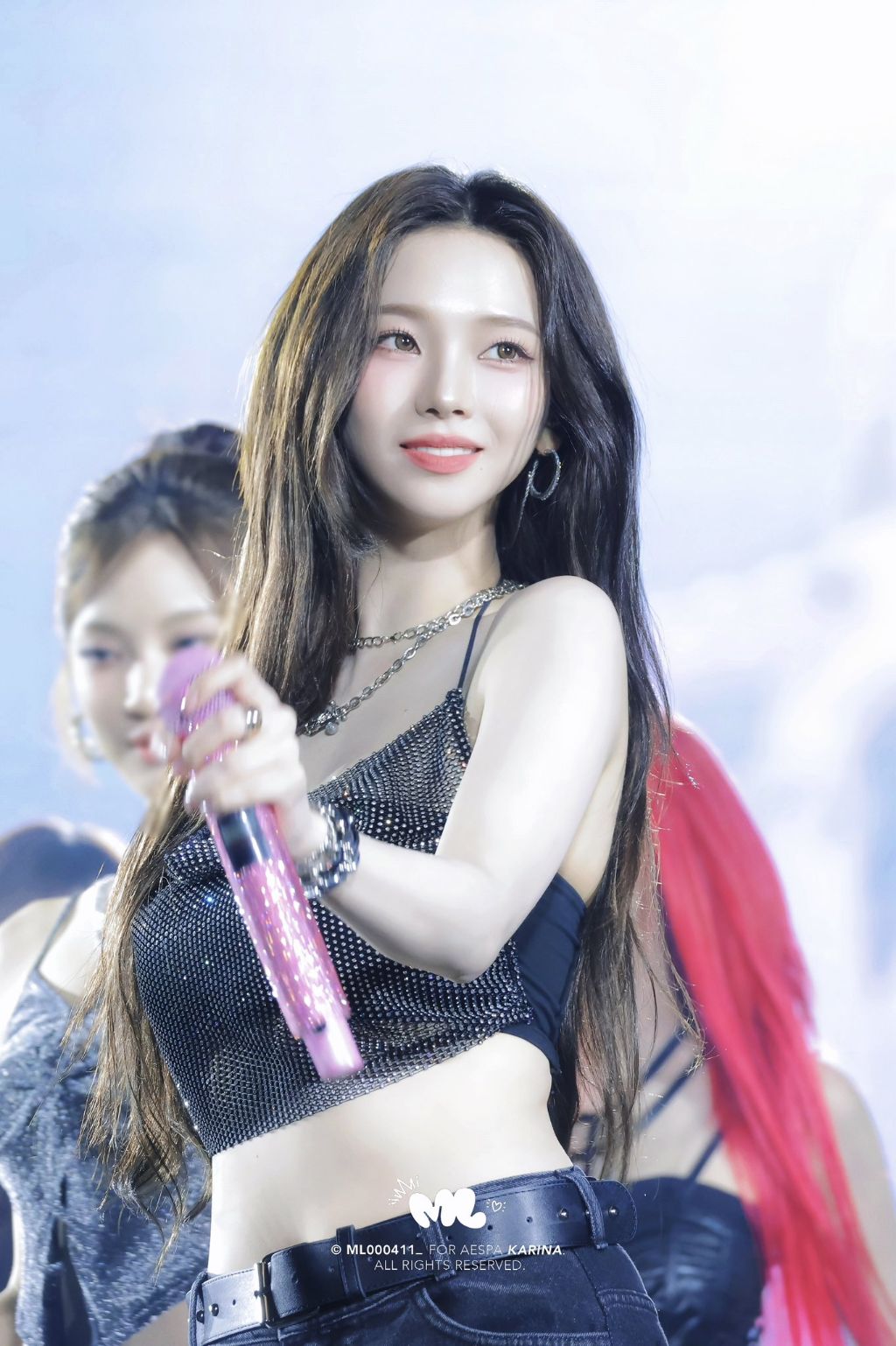 어제와 다른 분위기로 반응 좋은 오늘자 카리나 | 인스티즈