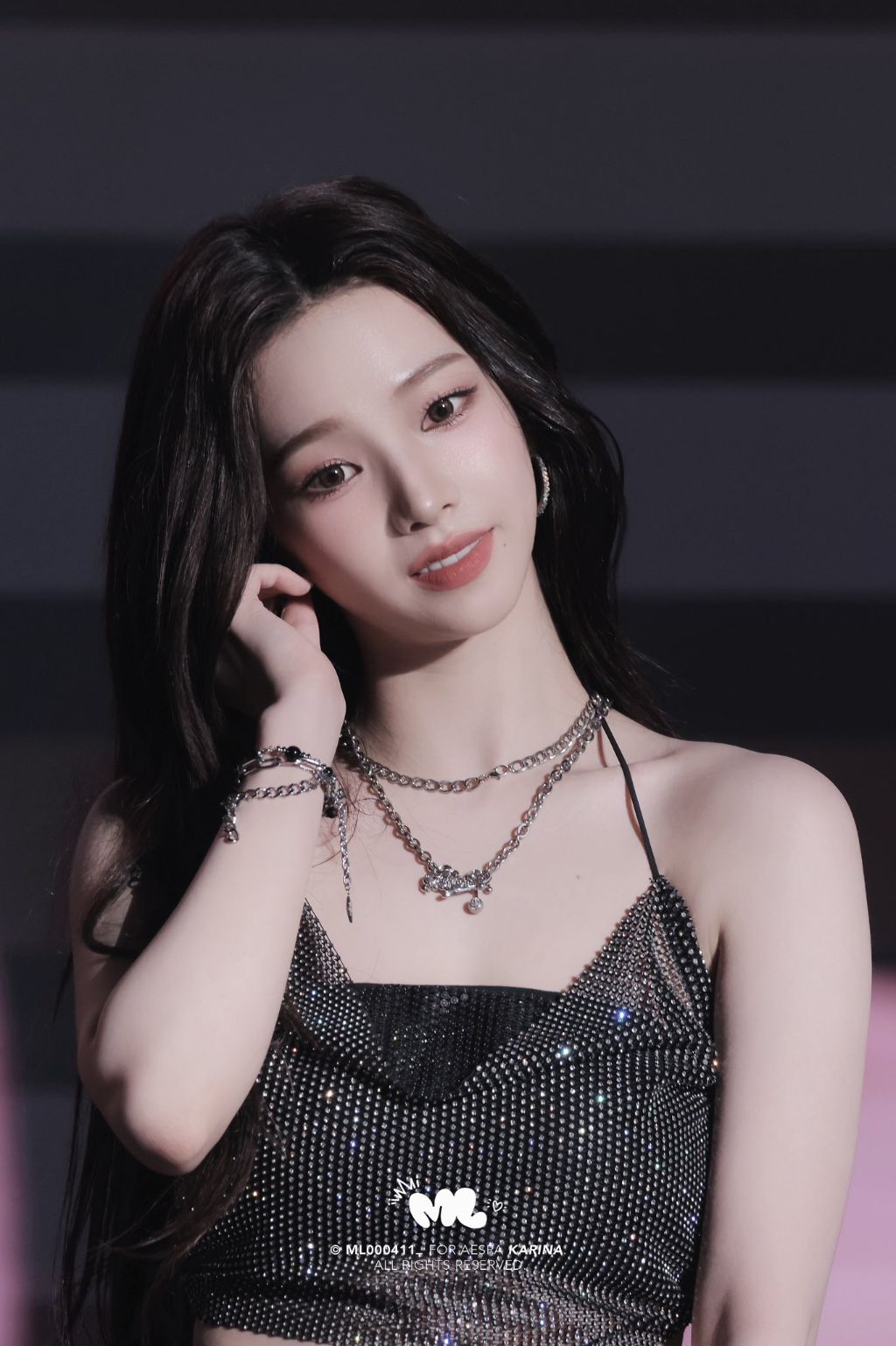 어제와 다른 분위기로 반응 좋은 오늘자 카리나 | 인스티즈