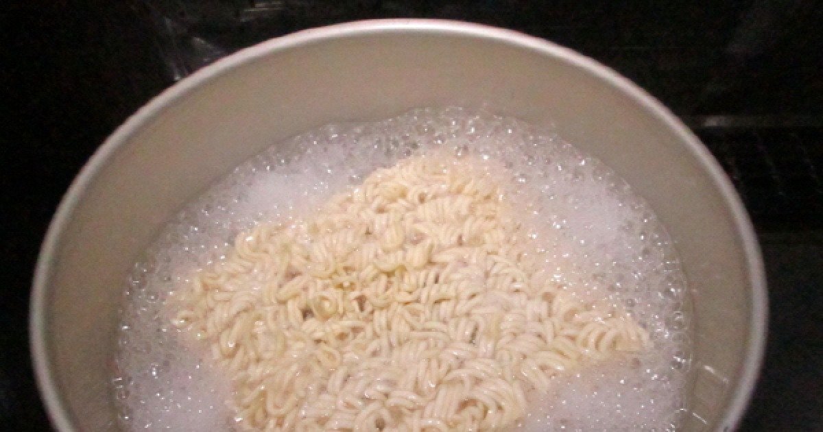 라면은 수돗물 '온수'로 끓이면 안 된다고? | 인스티즈
