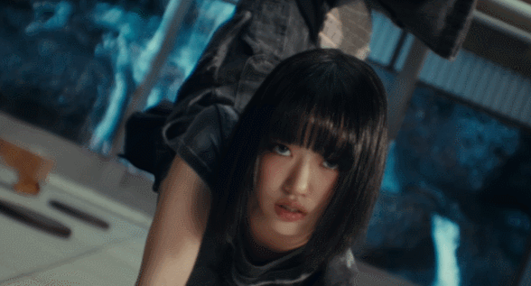 공개되고 난리난 오늘 컴백한 미야오 뮤비...gif | 인스티즈