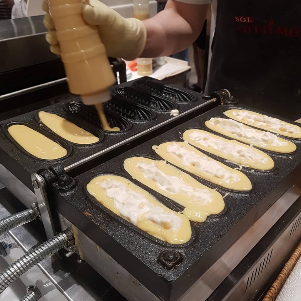 콘치즈크림이 흘러 넘친다는 찰옥수수빵....jpg | 인스티즈