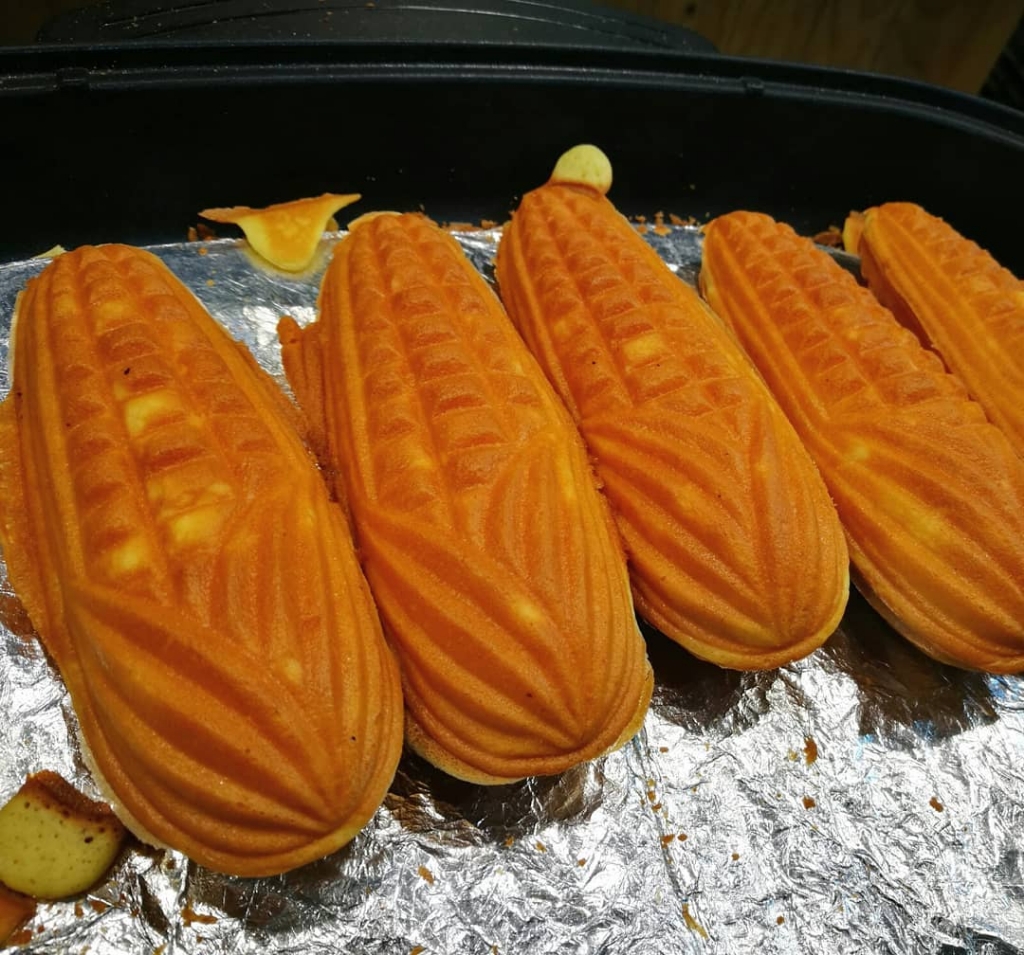 콘치즈크림이 흘러 넘친다는 찰옥수수빵....jpg | 인스티즈