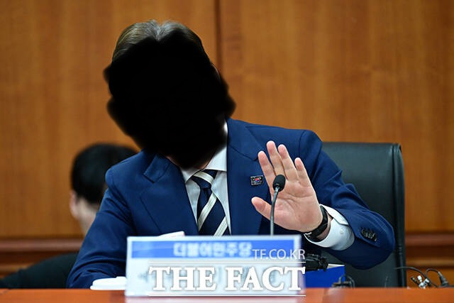 "말실수 꼬투리 잡힐라"…마이크 치워달라 요청하는 이재명 [TF포착] | 인스티즈