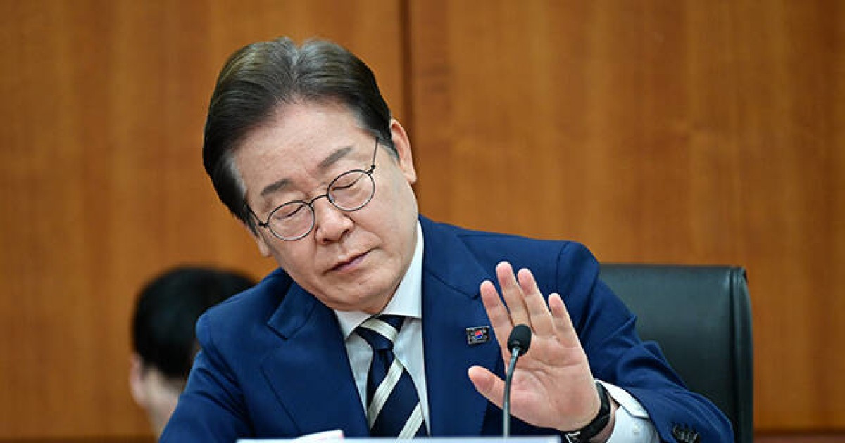 "말실수 꼬투리 잡힐라"…마이크 치워달라 요청하는 이재명 [TF포착] | 인스티즈