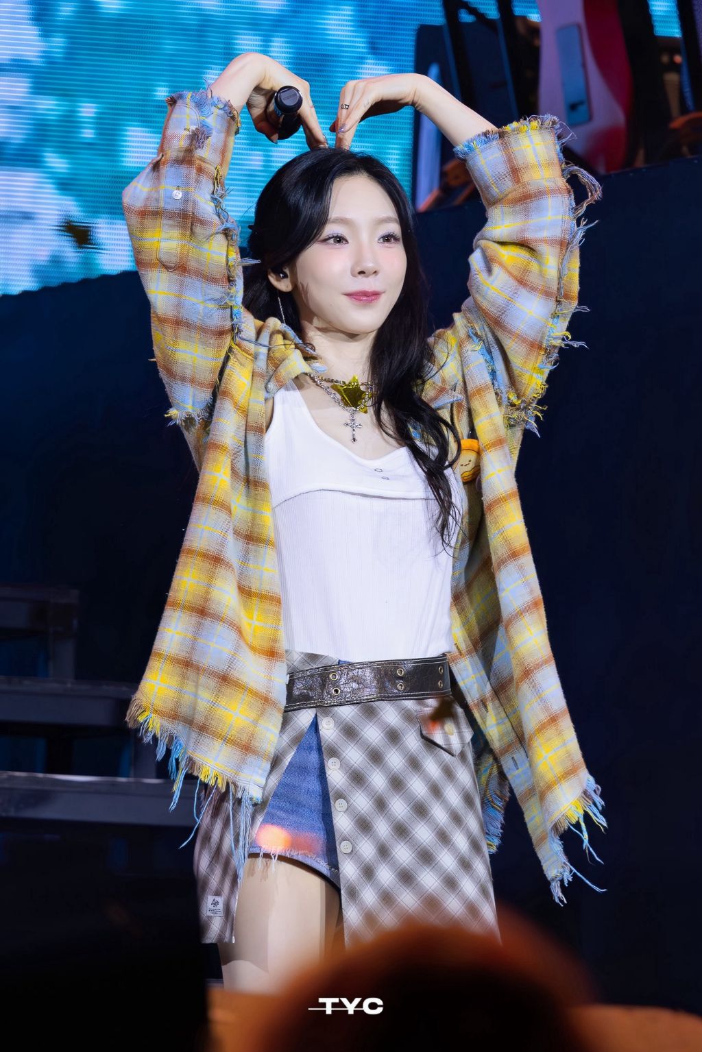 콘서트에서 보라색, 파란색 섀도우 바른 소녀시대 태연 | 인스티즈