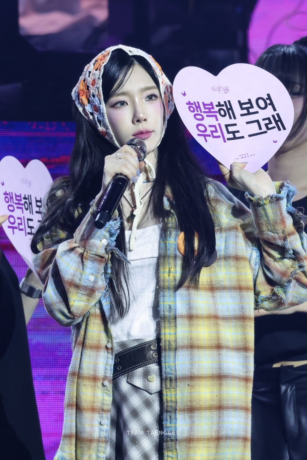 콘서트에서 보라색, 파란색 섀도우 바른 소녀시대 태연 | 인스티즈