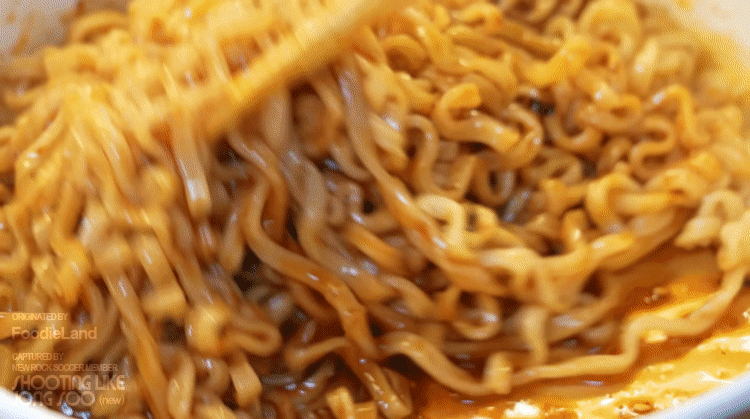  라면 드시지 마세요 체질이란게.gif