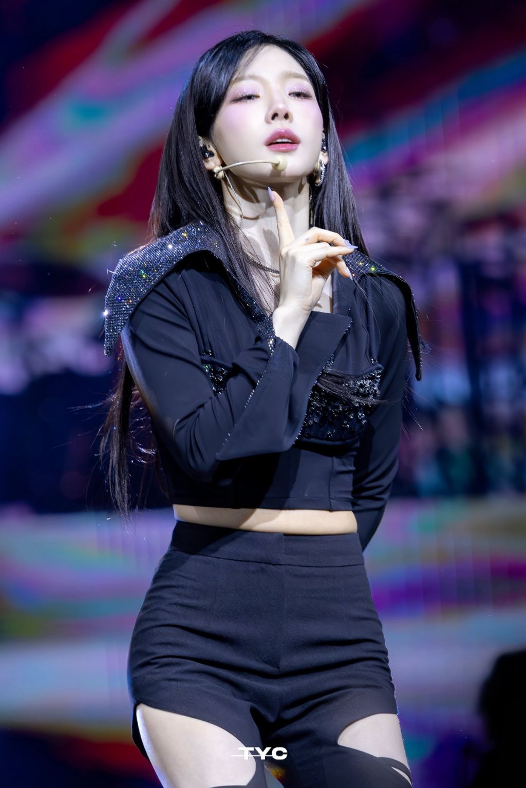 콘서트에서 보라색, 파란색 섀도우 바른 소녀시대 태연 | 인스티즈