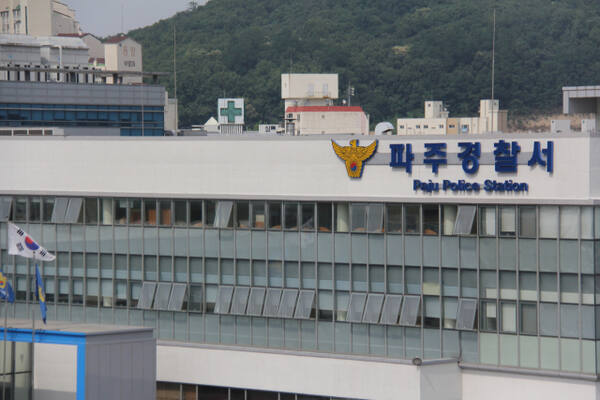  갓길에서 자전거 타던 30대 남성, 우회전 덤프 트럭에 치여 중상