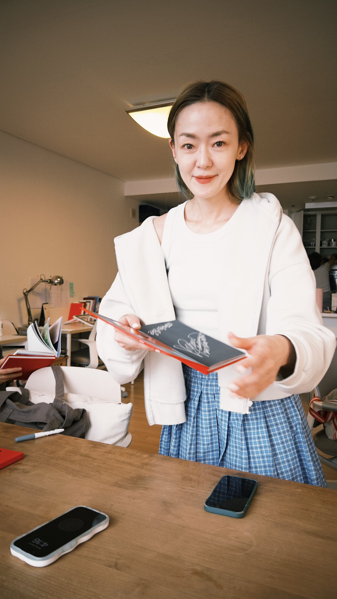 만나면 각자 뛰어난 문화적 소양을 자랑할 것만 같은 느좋 짱멋 여성들의 모임.jpg | 인스티즈
