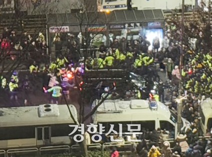 서부지법 난동 피고인 측 "증인 한국인이냐? 중국인이냐?”···법정엔 탄식만 | 인스티즈