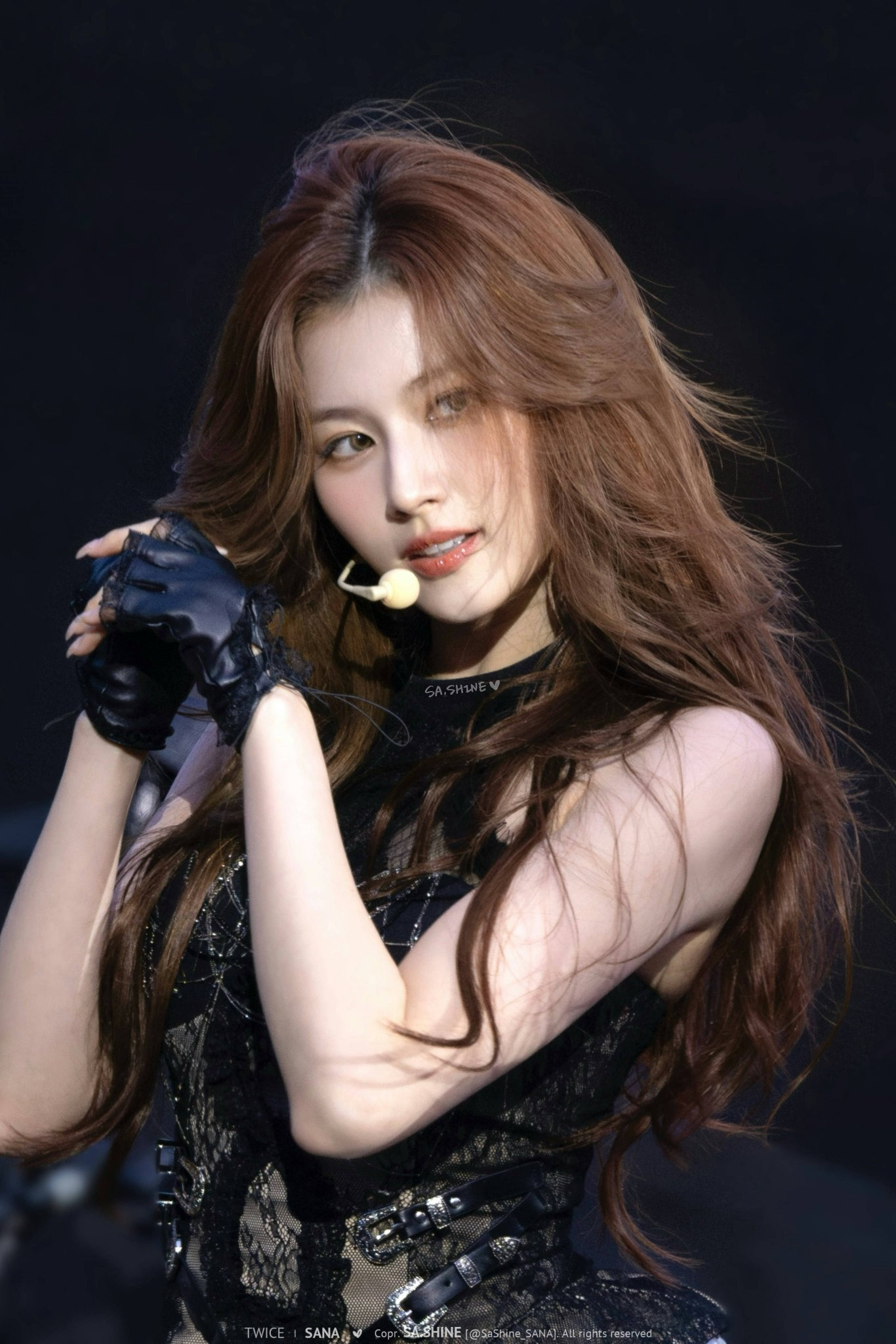 콜드플레이 콘서트에서 트와이스 사나.jpg | 인스티즈