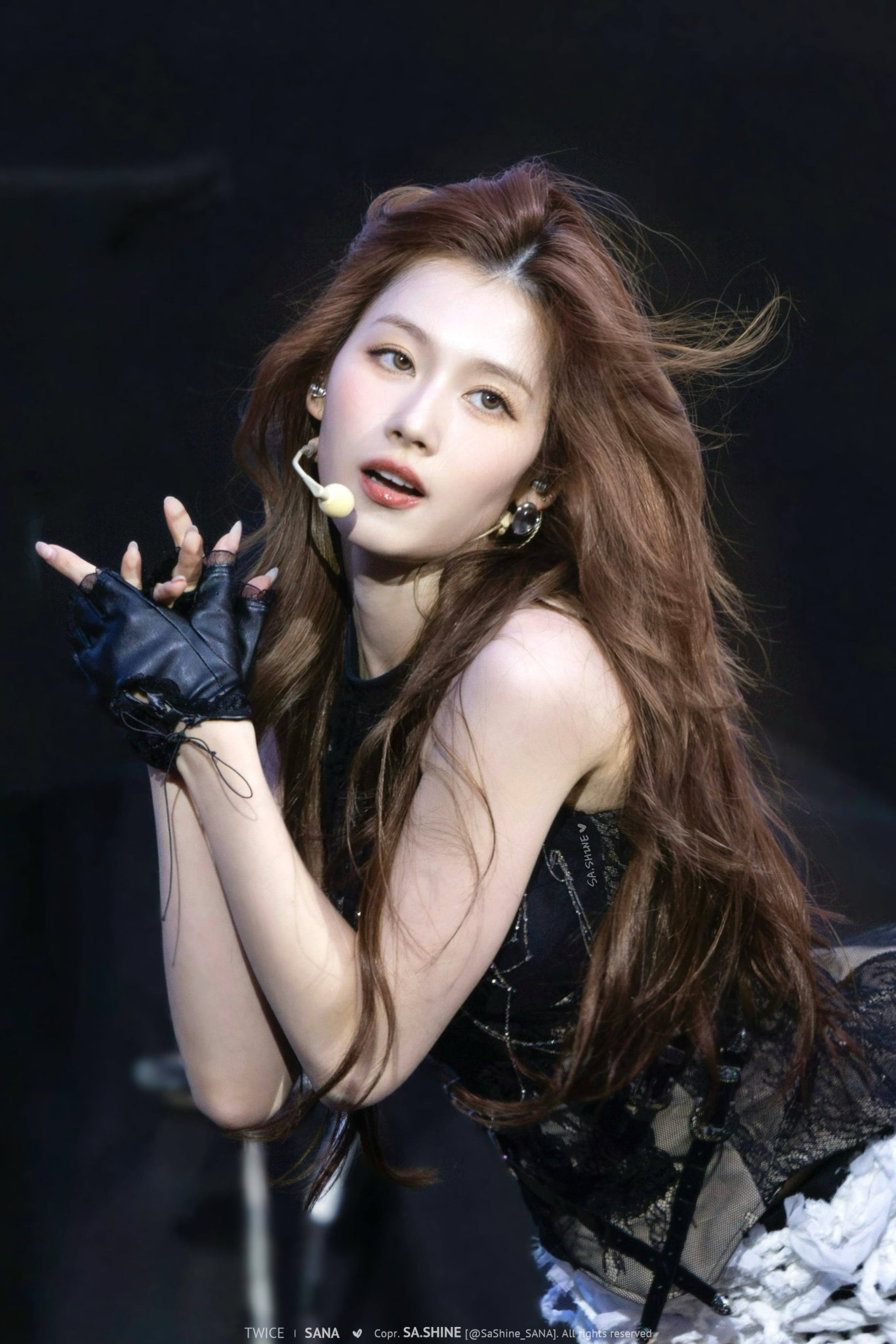 콜드플레이 콘서트에서 트와이스 사나.jpg | 인스티즈