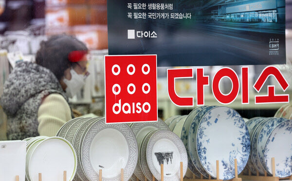 "스타벅스 대신 다이소!" 건물주 최애 브랜드로 오른 이유 | 인스티즈