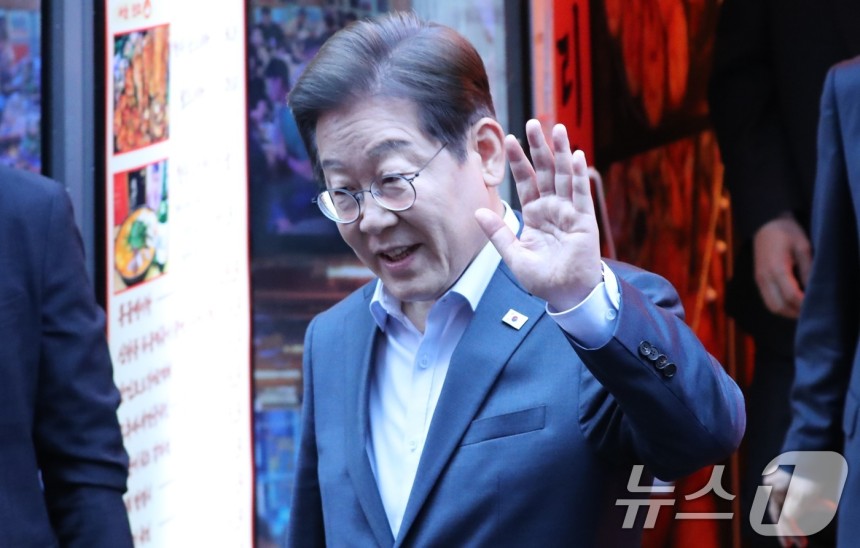 노동자 간담회 마친 이재명 | 인스티즈