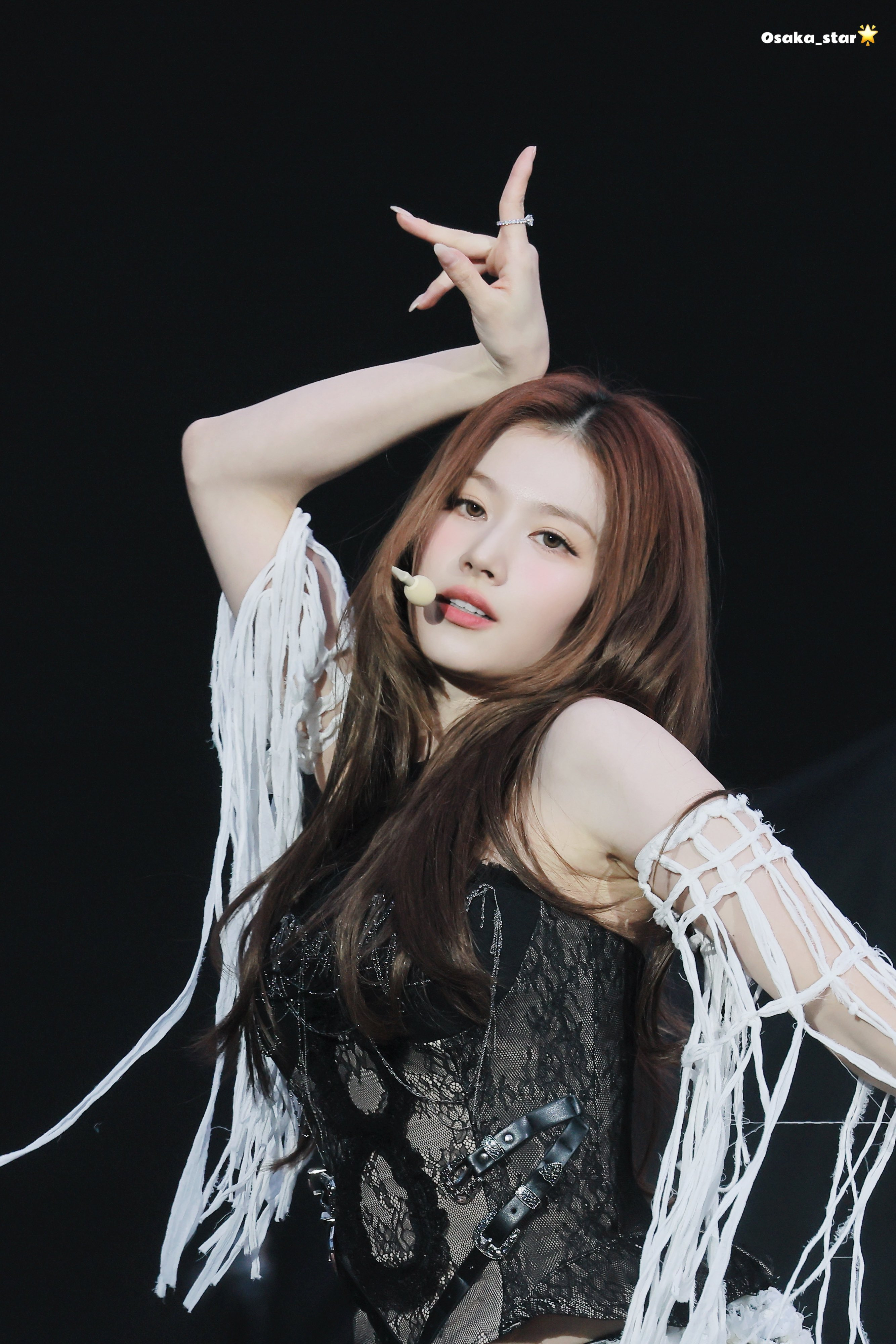 콜드플레이 콘서트에서 트와이스 사나.jpg | 인스티즈