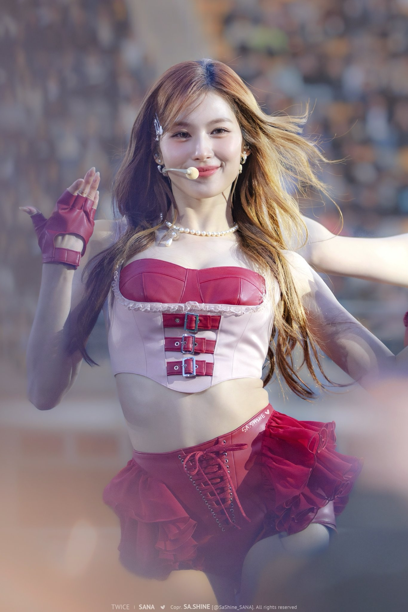콜드플레이 콘서트에서 트와이스 사나.jpg | 인스티즈