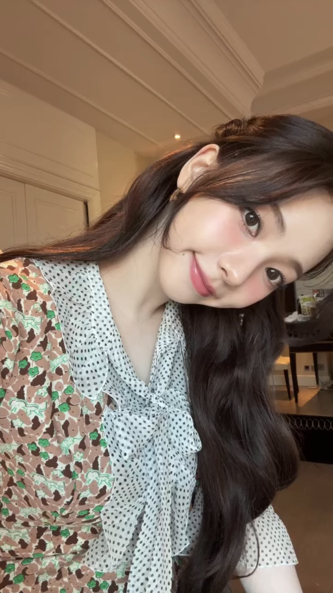 꽃무늬 옷 입은 데뷔 전 카리나 데뷔 후 카리나 | 인스티즈