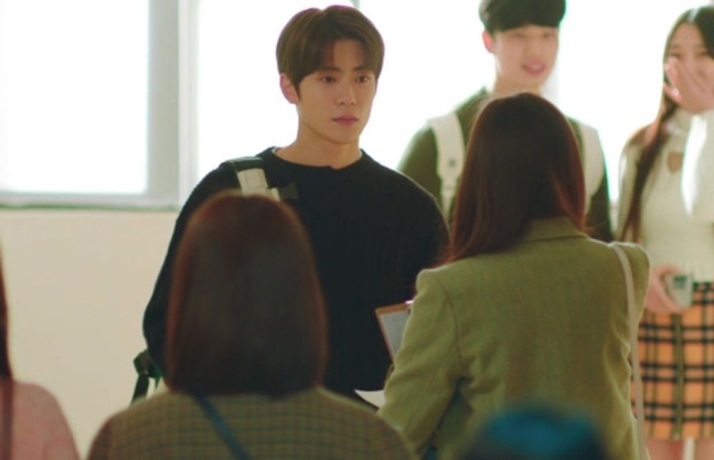  박혜수, 정재현 고백 받는 모습에 동공지진...엇갈린 찐친 로맨스 (&apos;디어엠&apos;)