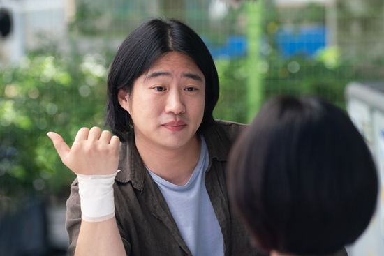 '하이파이브' 안재홍, 단발좌 변신 "바람에 찰랑이는 머릿결 느껴보세요" | 인스티즈
