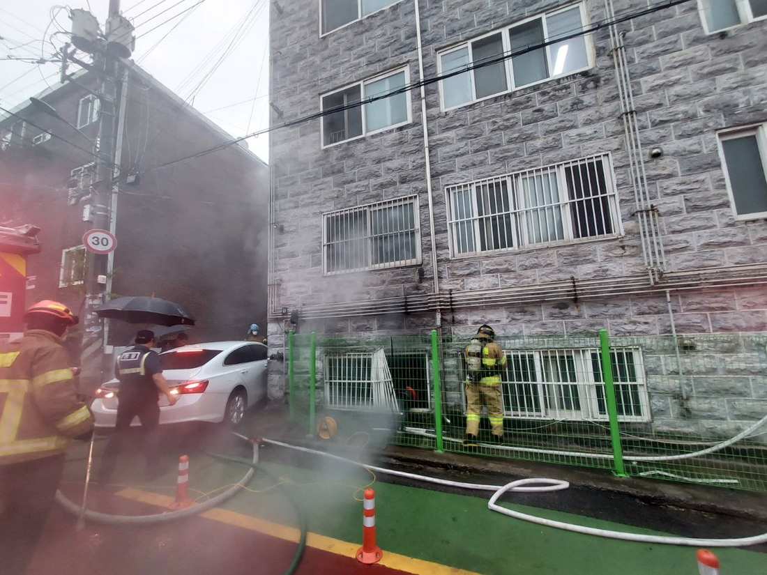 "전기자전거 배터리서 열폭주”…수원 다세대주택 화재로 17명 구조·대피 | 인스티즈