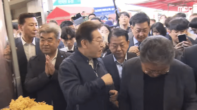 청년상인 등장에...이재명 후보가 보인 행동 | 인스티즈