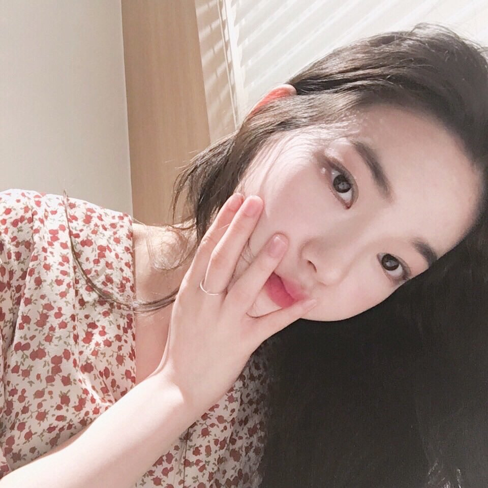 꽃무늬 옷 입은 데뷔 전 카리나 데뷔 후 카리나 | 인스티즈