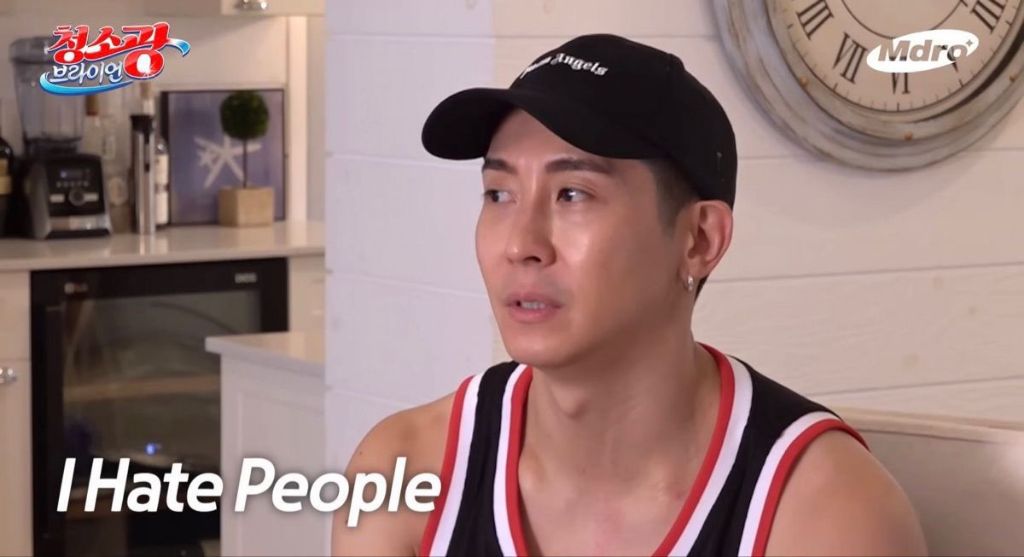 "이거 줄 테니 나 데려가"…식빵 물고 온 유기견 | 인스티즈