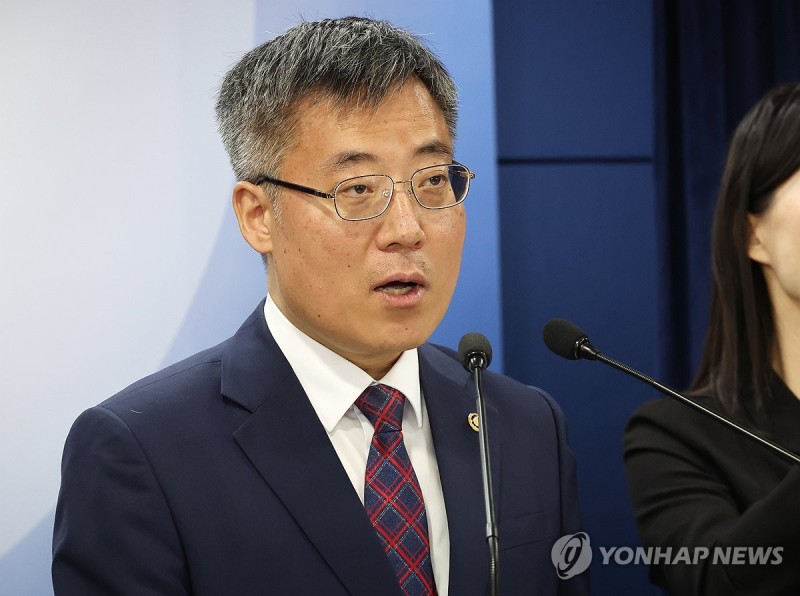 법무차관, 국무회의 정족수 논란에 "15인 이하 개의도 적법" | 인스티즈
