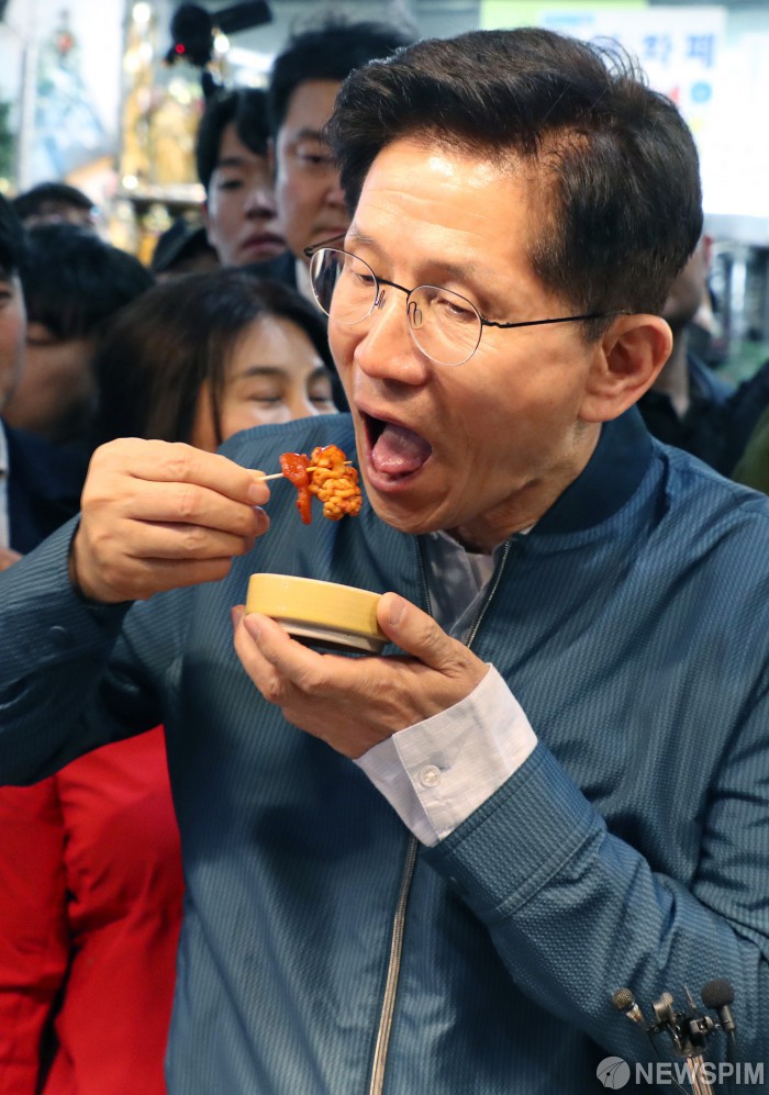 어제오늘 행복해 보이는 김문수 | 인스티즈