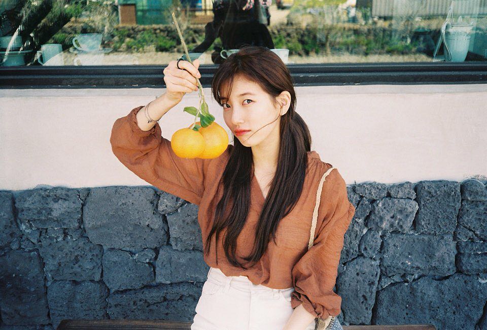 수지의 빨주노초파남보 | 인스티즈