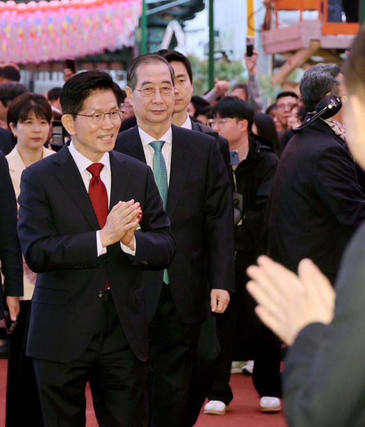 어제오늘 행복해 보이는 김문수 | 인스티즈
