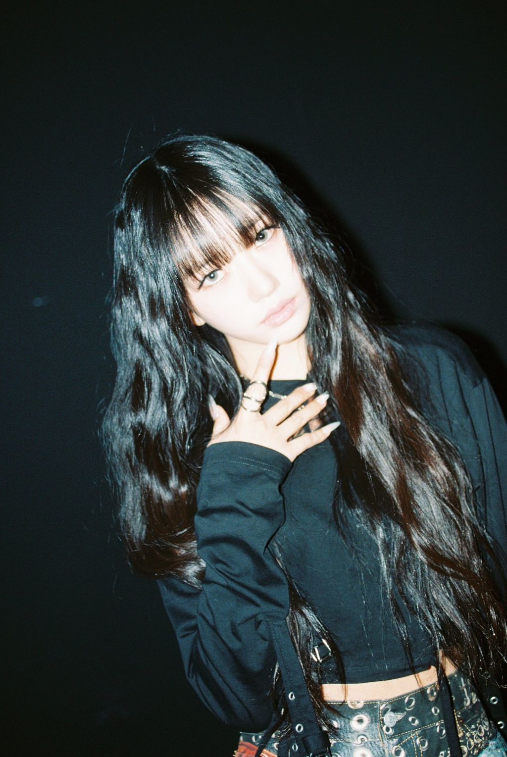 미야오(MEOVV) 뮤비 촬영장 비하인드 사진... | 인스티즈