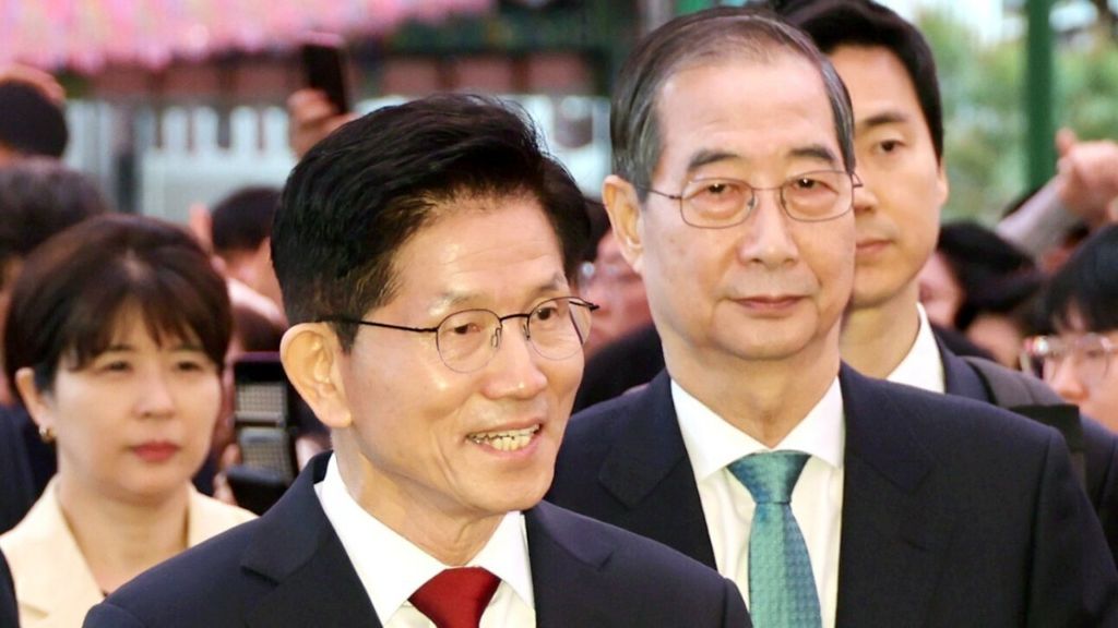 어제오늘 행복해 보이는 김문수 | 인스티즈