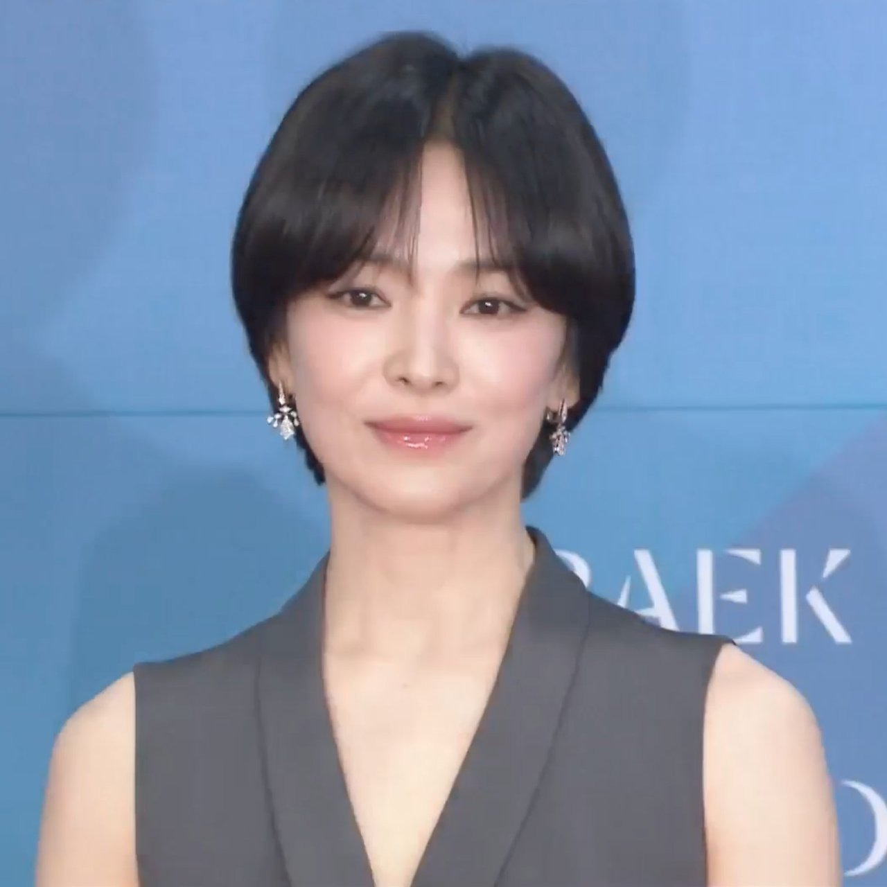  백상에 참석한 검은수녀들 팀 - 송혜교 전여빈