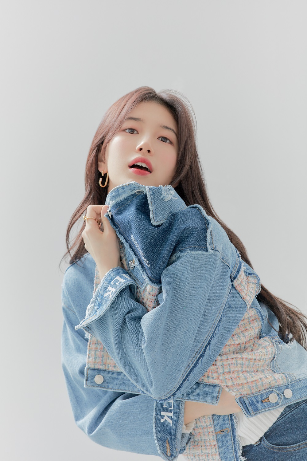 수지의 빨주노초파남보 | 인스티즈