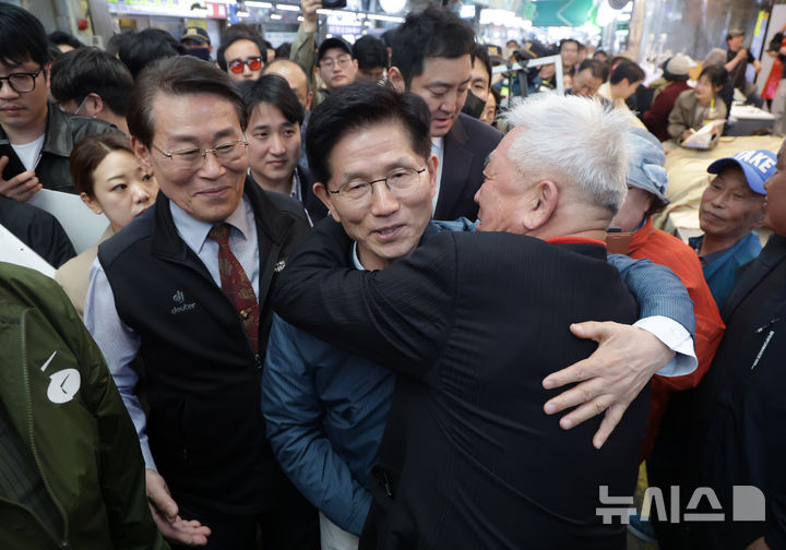 어제오늘 행복해 보이는 김문수 | 인스티즈