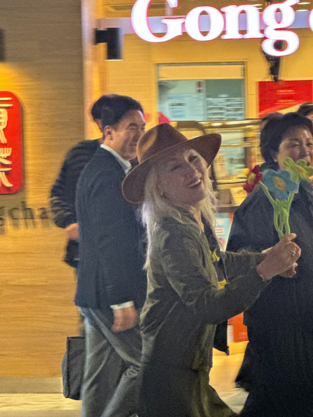  팬앞에선 한없이 소녀가 되는 배우