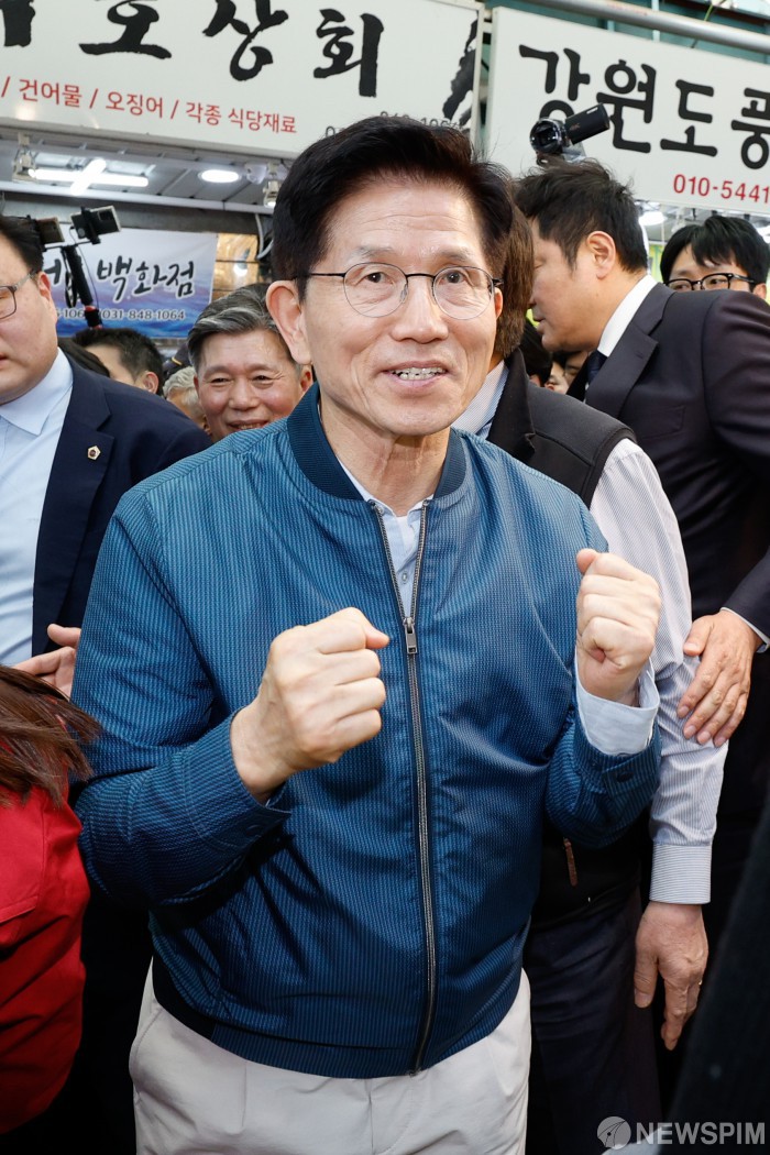 어제오늘 행복해 보이는 김문수 | 인스티즈