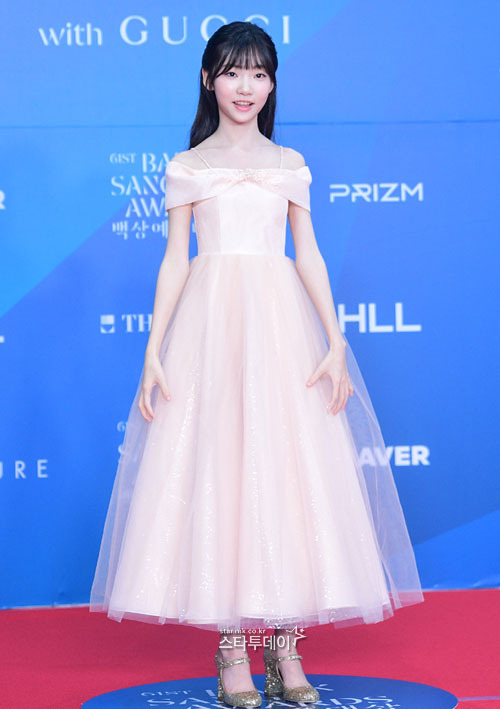 소속가 없는 폭싹 애순이 아역배우 김태연 위해 드레스 도와준 아이유 | 인스티즈
