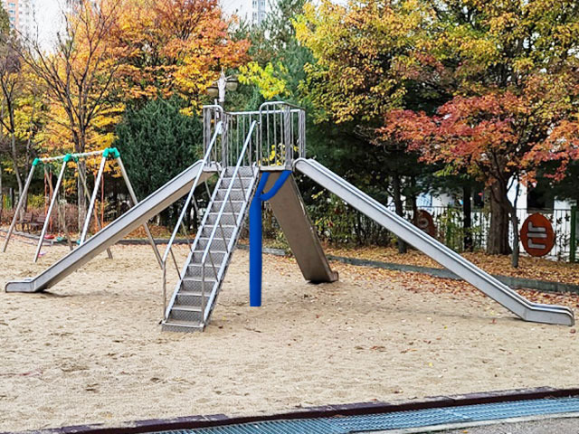 옛날 국민학교 운동장에 있던 살인 놀이기구들 | 인스티즈