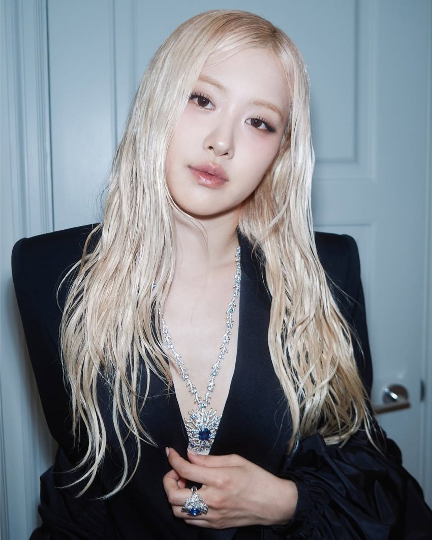  로제 멧갈라에 티파니앤코가 협찬한 목걸이 &amp; 반지1