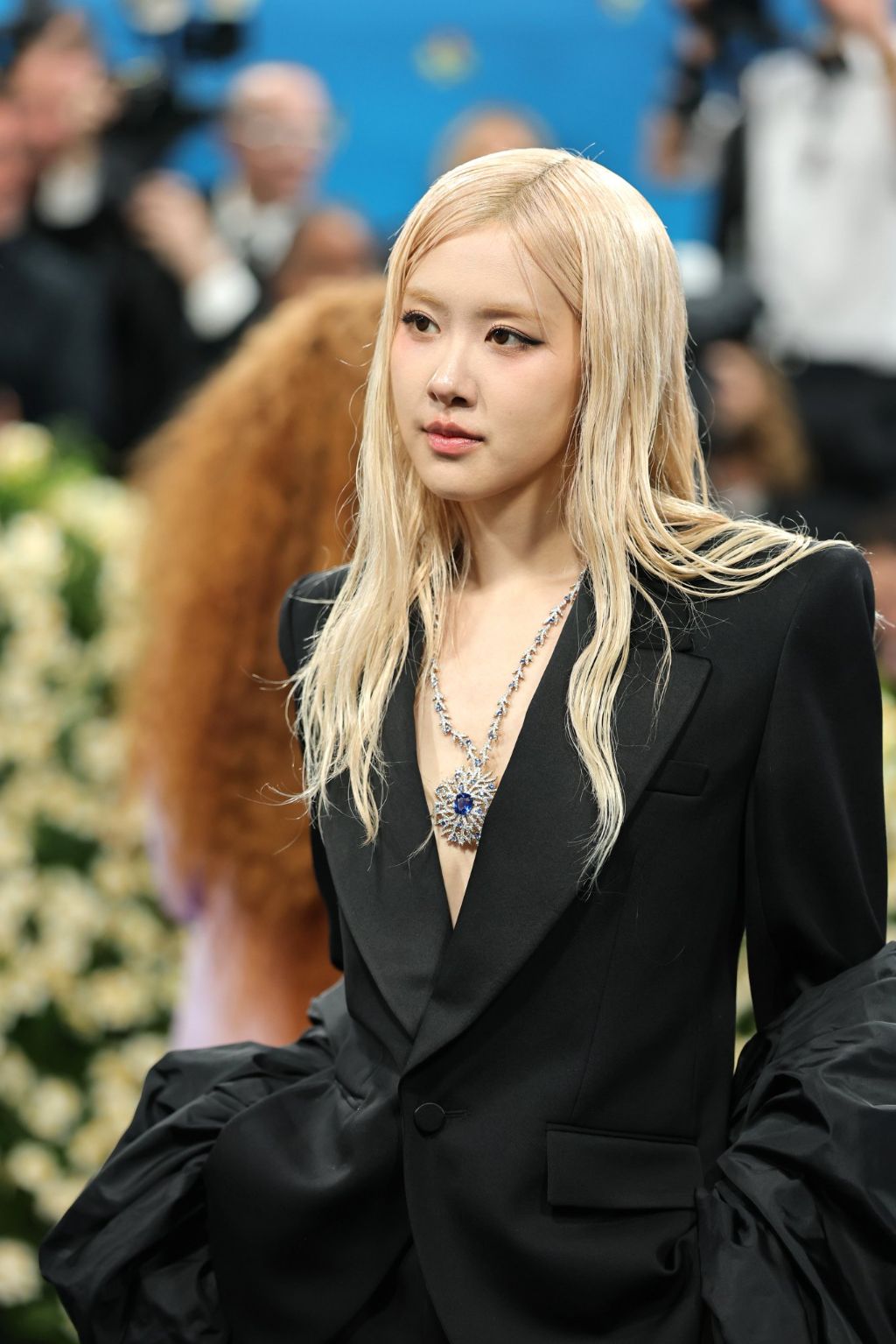 로제 멧갈라에 티파니앤코가 협찬한 목걸이 & 반지 | 인스티즈