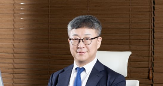 바디프랜드 오너家 강웅철 이사, 9개월간 법카로 유흥업소서 1억 사용…주인 같은 식당선 2억 결제 | 인스티즈