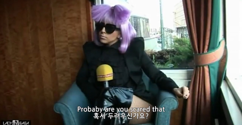 무례한 기자 개패고 다니던 시절의 레이디 가가.jpg