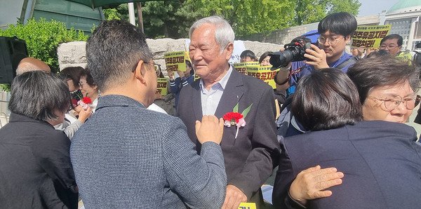 어버이날 맞아 민주유공자법 촉구 기자회견 열려 | 인스티즈