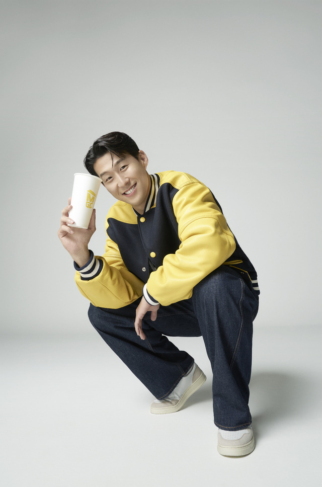  저가커피 브랜드 모델 근황.jpg3