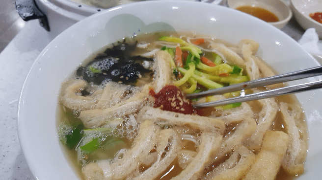 출출할때 먹으면 더 짱맛인 잔치국수.gif | 인스티즈