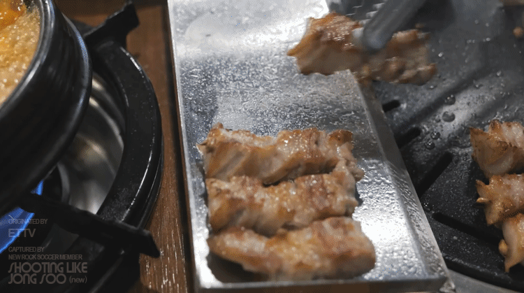 비 오는 날에는 삼겹살.gif | 인스티즈
